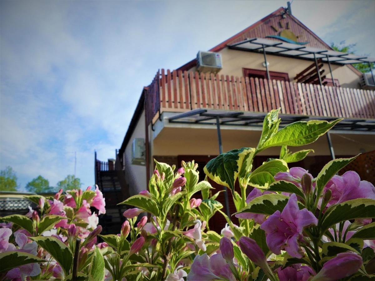 Napsugar Apartman Байя Екстериор снимка